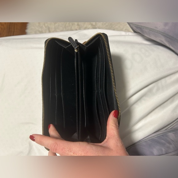 Michael Kors wallet - Picture 3 of 4